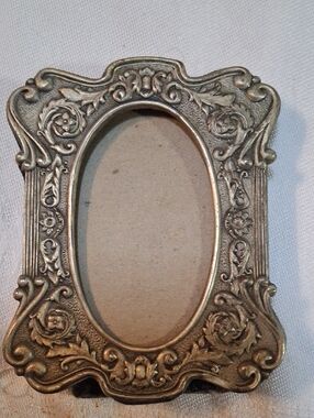 Vintage Ornate Metal Photo Frame - Antique Gold Tone